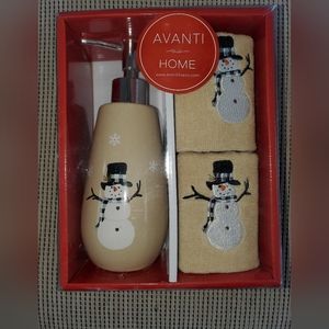 Avanti Home lotion dispenser and fingertip towels